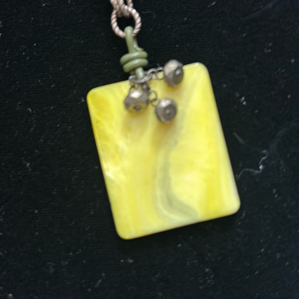 SILPADA Genuine Mother of Pearl Earrings Retired Vintage Green/Yellow - Picture 6 of 7